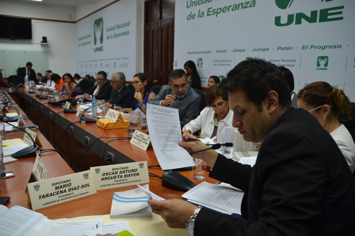 La Comisión de Asuntos Electorales discutió sobre la creación de subdistritos electorales y el voto nominal, pero al final decidió reconsiderar estos temas en una próxima reunión. (Foto: José Castro)