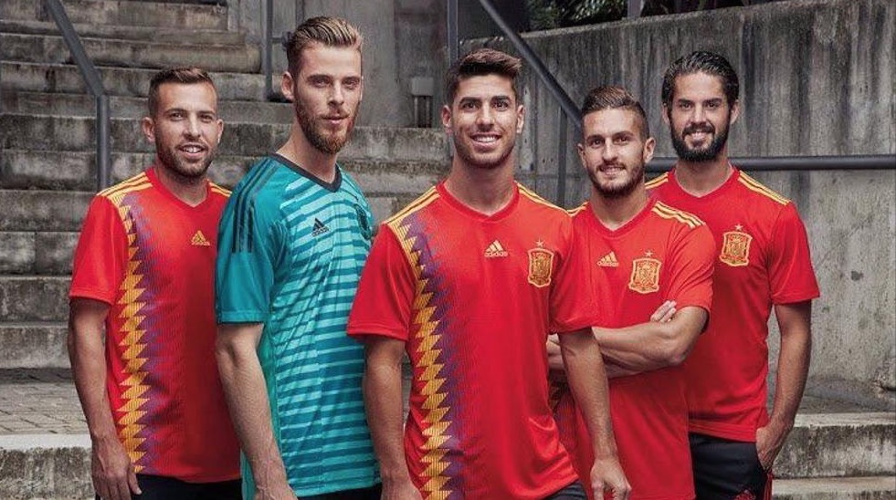 Este es el uniforme que lucirán los integrantes de la selección española de futbol en el mundial de Rusia 2018. (Foto Prensa Libre: cortesía RFEF)