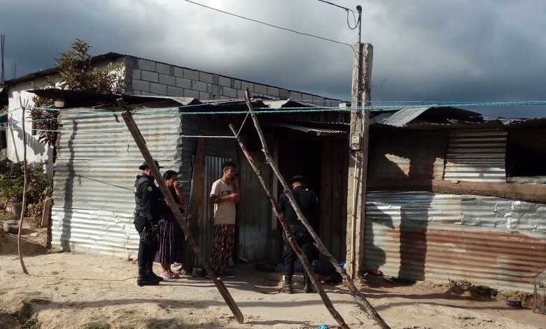 Cristian Emanuel Caal Coy murió baleado en la puerta de su casa, en la colonia Buena Vista sector norte, zona 7 de Chimaltenango. (Foto Prensa Libre:)