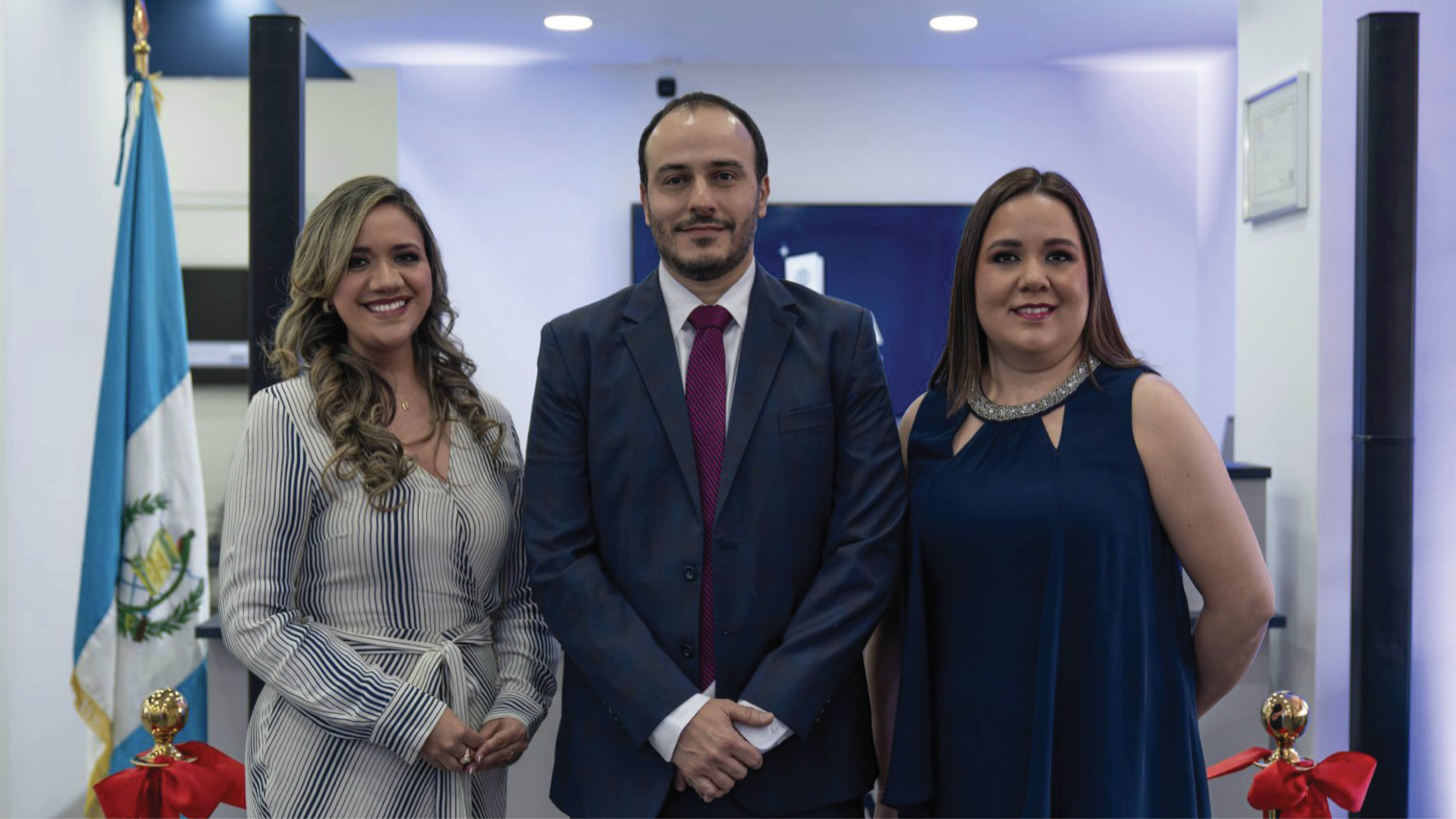 Rocío Rodríguez (Gerente Comercial), Leonel Coronado (Gerente General) y Elizabeth Zamora (Líder de Agencias).