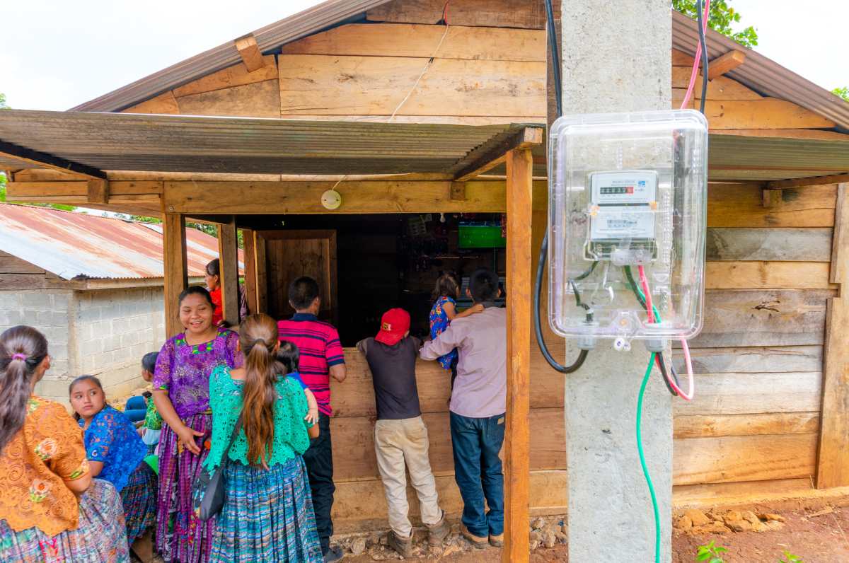 Familias de San Pedro Carchá cuentan con energía eléctrica gracias a Alianza Público Privada