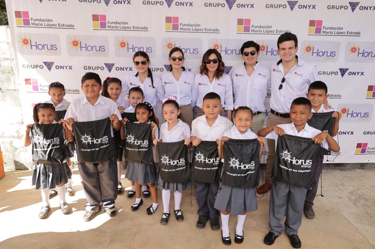 Fundación Mario López Estrada, a través de Horus Energy, inicia entrega de útiles escolares en Chiquimulilla