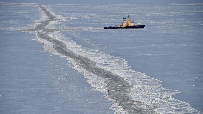Bajo el Océano Ártico hay grandes reservas de petróleo y gas. GETTY IMAGES