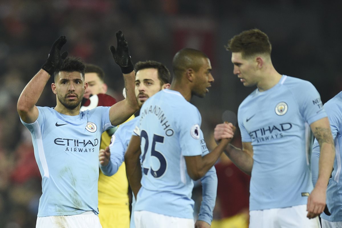En un emocionante partido el Liverpool superó 4-3 al Manchester City. (Foto Prensa Libre: AFP)