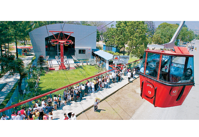 La ilusión de los turistas que visitan Amatitlán resurgió en 2006 cuando fue reinaugurado el Teleférico el cual funcionó únicamente seis años. (Foto: Hemeroteca PL)