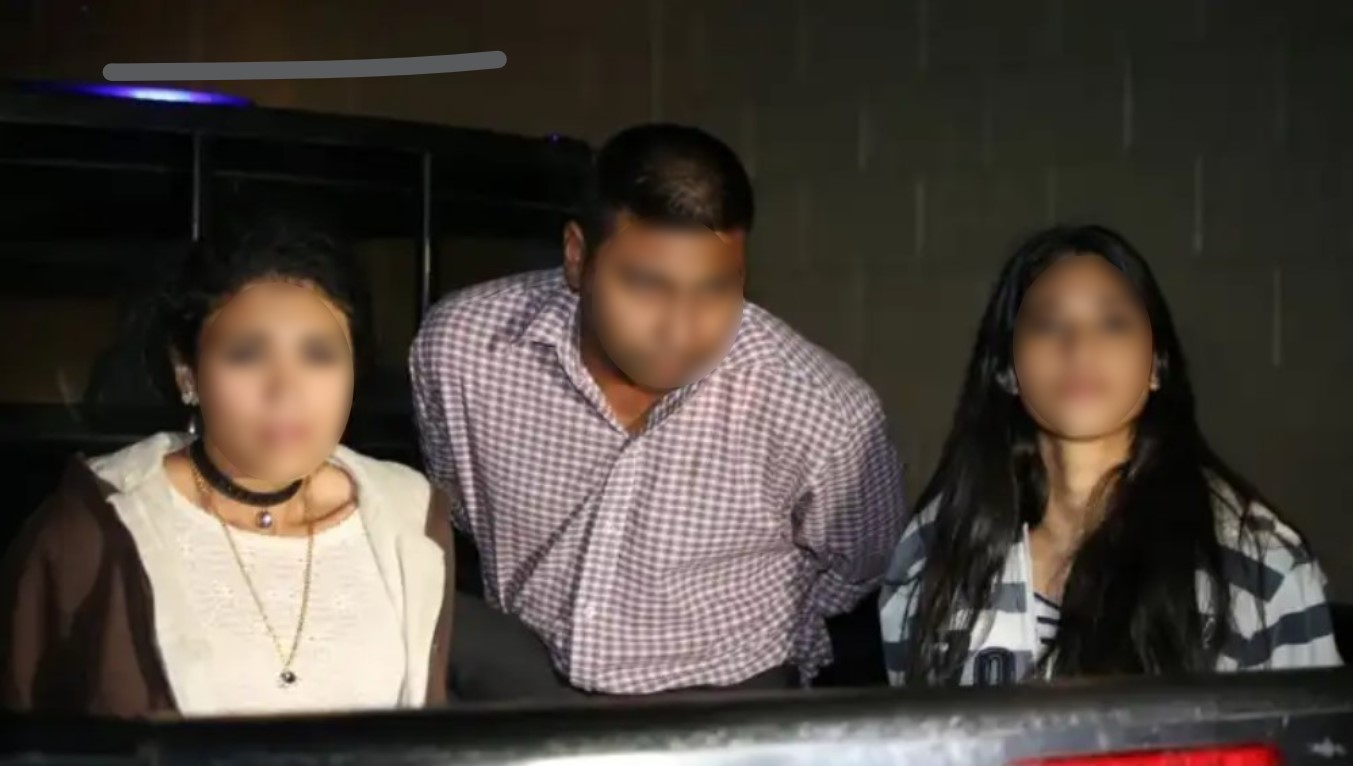 Los supuestos pandilleros llevaban armas de grueso calibre. (Foto Prensa Libre: PNC)