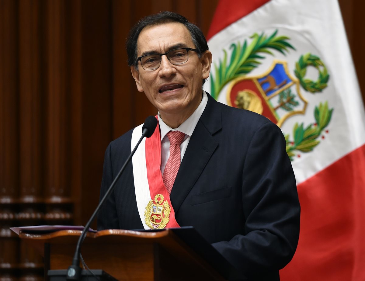 Martín Vizcarra, nuevo presidente de Perú pronuncia un discurso después de prestar juramento durante una ceremonia en el Congreso en Lima (Foto Prensa Libre:AFP).