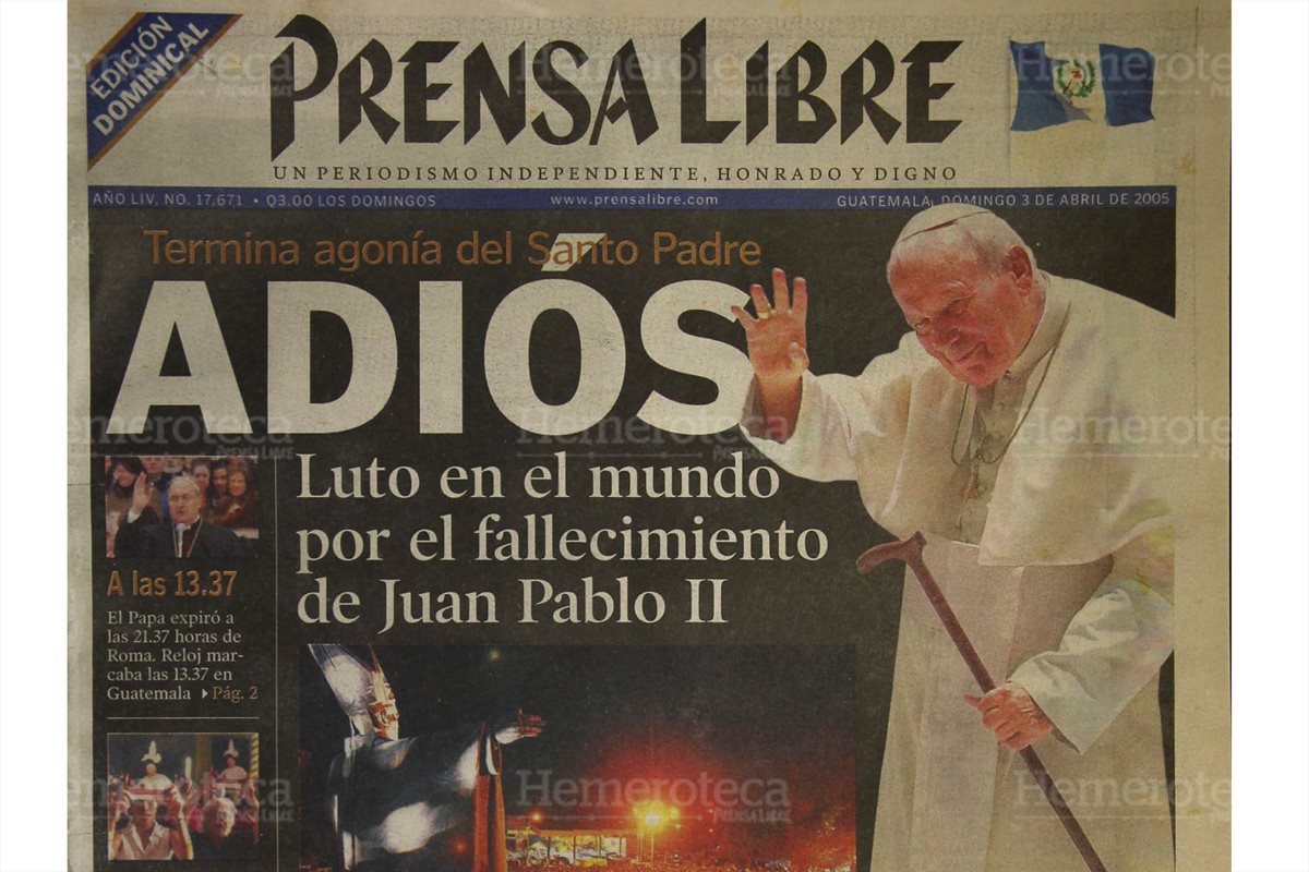 Portada del 3/4/2005, Prensa Libre informa sobre la muerte del Papa Juan Pablo II. (Foto: Hemeroteca PL)