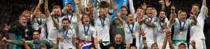 Sergio Ramos levanta la décimo tercera copa de Europa del Real Madrid, luego de imponerse al Liverpool. (Foto Prensa Libre: AFP)