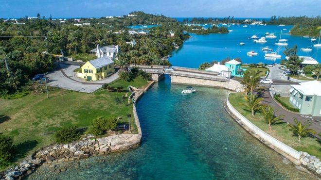 El puente Somerset en las Bermudas es el puente levadizo más estrecho del mundo. CORTESÍA BERMUDA TOURISM