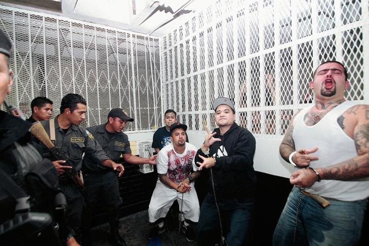 Pandilleros guatemaltecos fueron trasladados a Torre de Tribunales luego de ser capturados. (Foto Prensa Libre: Hemeroteca PL)