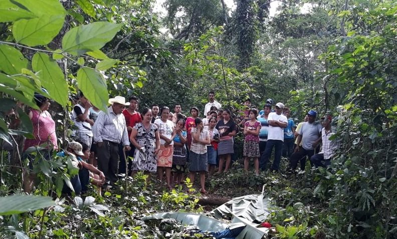 Los cadáveres fueron localizados en una finca de El Palmar, Quetzaltenango. (Foto Prensa Libre: Rolando Miranda)