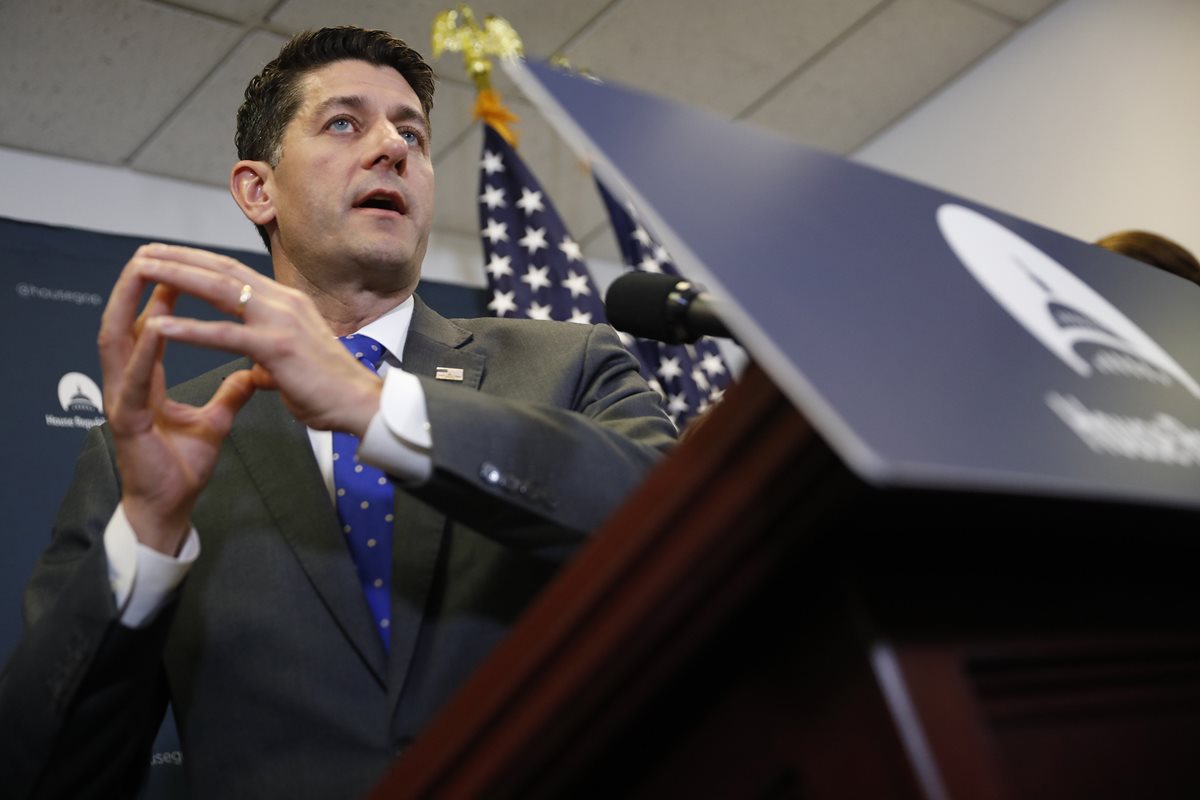 Paul Ryan habla con durante una conferencia de prensa sobre el proyecto de ley de inmigración. (Foto Prensa Libre:AFP).