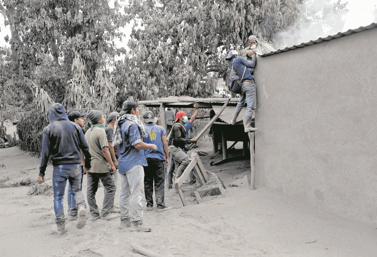 Autoridades suspende definitivamente la búsqueda de víctimas por la erupción del Volcán de Fuego. (Foto Prensa Libre: Hemeroteca PL)