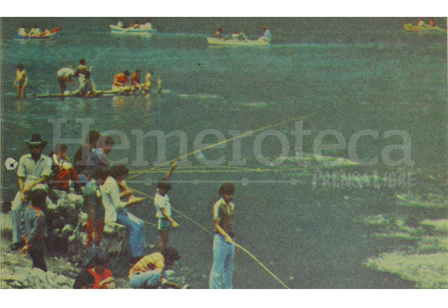 La pesca con caña era tradicional en el Lago de Amatitlán. Foto de 1983. (Foto: Hemeroteca PL)