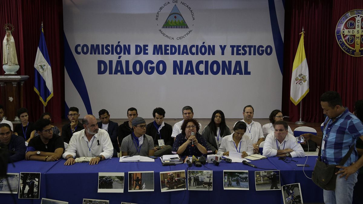 Representantes de la Alianza por la Justicia y la Paz hablan ante la prensa en Managua, Nicaragua.(Foto Prensa Libre:AFP).