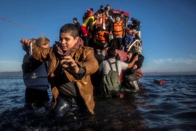 Mayoría de niños viajaron solos en el Mediterráneo. (Foto Prensa Libre: EFE/Archivo)