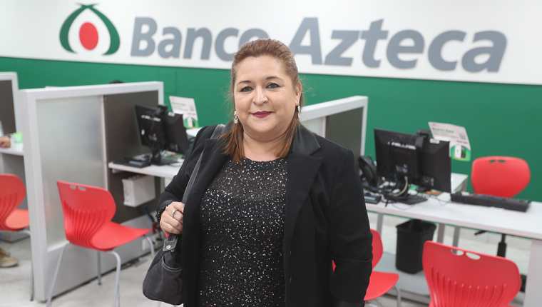 Albertina López Pérez, cliente frecuente de cobros de remesas de Banco Azteca. (Foto: Erick Avila)