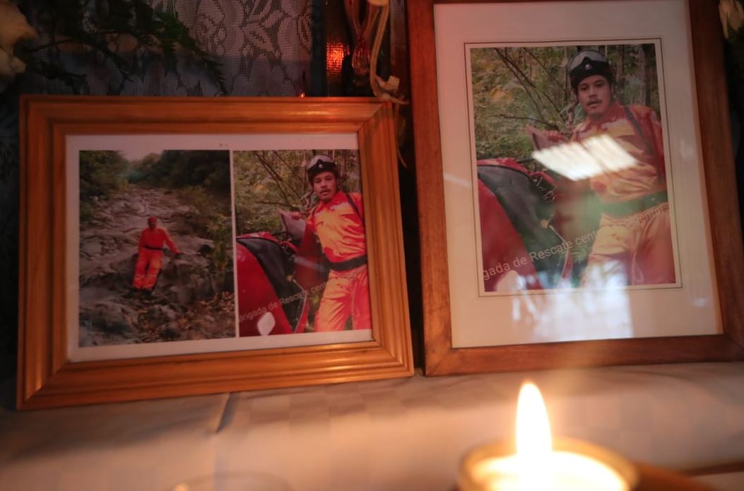 José Antonio Castillo es uno de los bomberos desaparecidos en el lugar de la tragedia por el Volcán de Fuego. (Foto Prensa Libre: Estuardo Paredes)