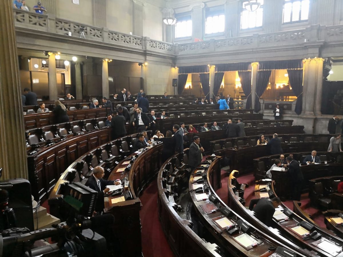 La iniciativa que permitiría de nuevo el transfuguismo sigue sin tener dictamen favorable. (Foto Prensa Libre: Carlos Álvarez)