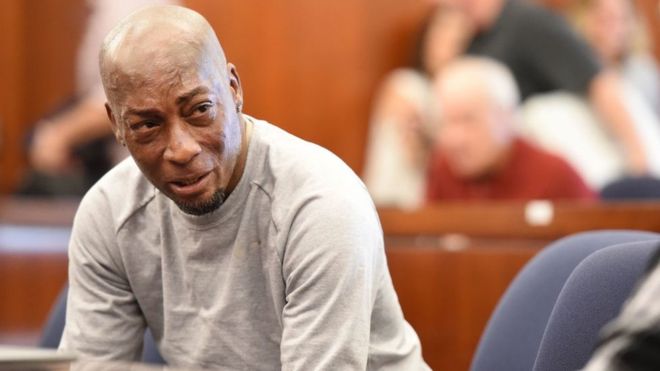 "Nunca hubiera rociado ese producto en la escuela o alrededor de personas si supiera que les haría daño", dijo el jardinero Dewayne Johnson. (Getty Images)