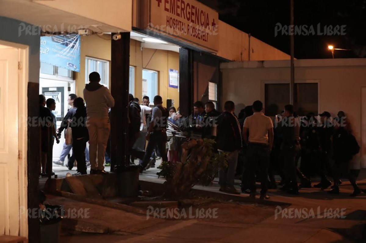 Momento en que el expresidente Otto Pérez Molina es ingresado a la emergencia del Hospital Roosevelt. (Foto Prensa Libre: Juan Diego González).