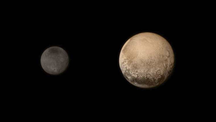 Imagen de Plutón, captada por la nave espacial "New Horizons" de la NASA, lo más cerca que se ha estado nunca del desconocido planeta. (Foto Prensa Libre: EFE)