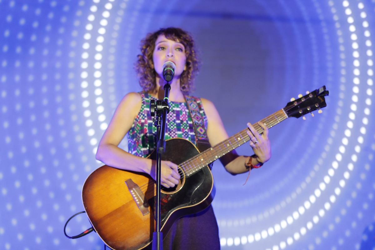 La cantautora guatemalteca Gaby Moreno ofreció su V concierto acústico con invitados de lujo. (Fotos Prensa Libre, Keneth Cruz).