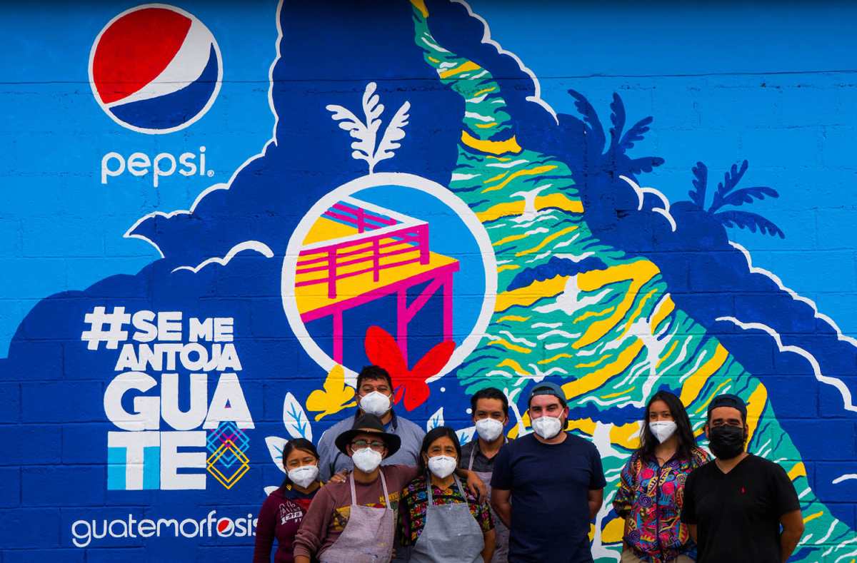 Artistas guatemaltecos plasman la belleza del país en impresionantes murales