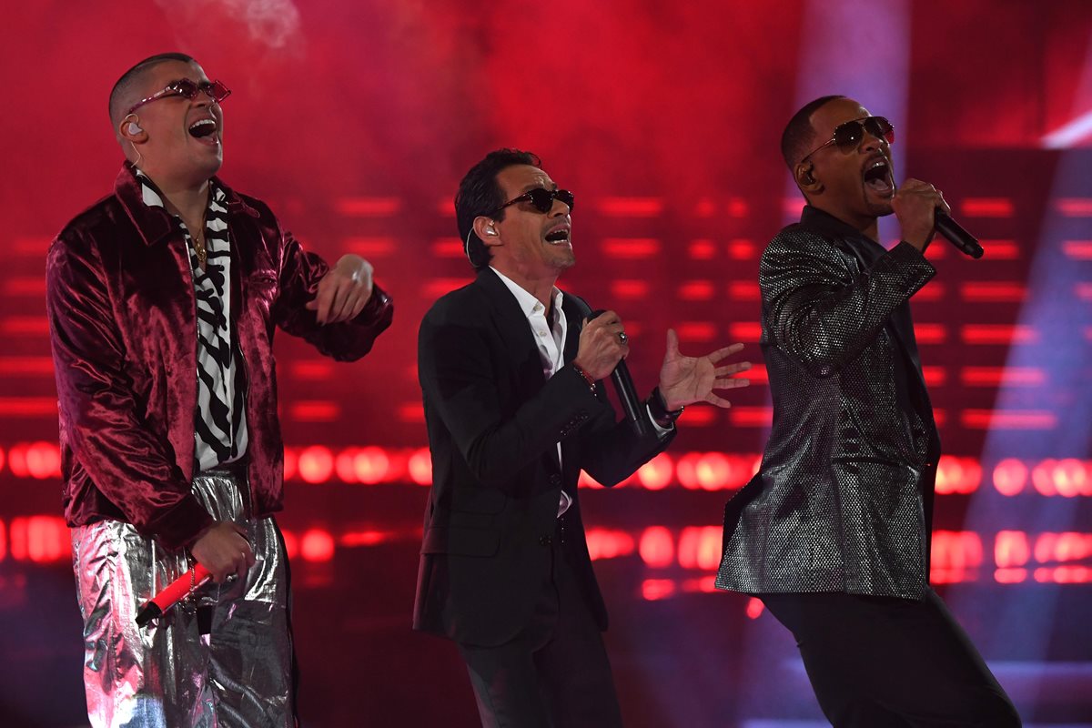 Marc Anthony, Will Smith y Bad Bunny inauguraron la noche de los Latin Grammy (Foto Prensa Libre: AFP).