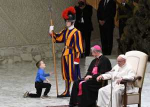 “Un niño libre” protagonista frente al papa