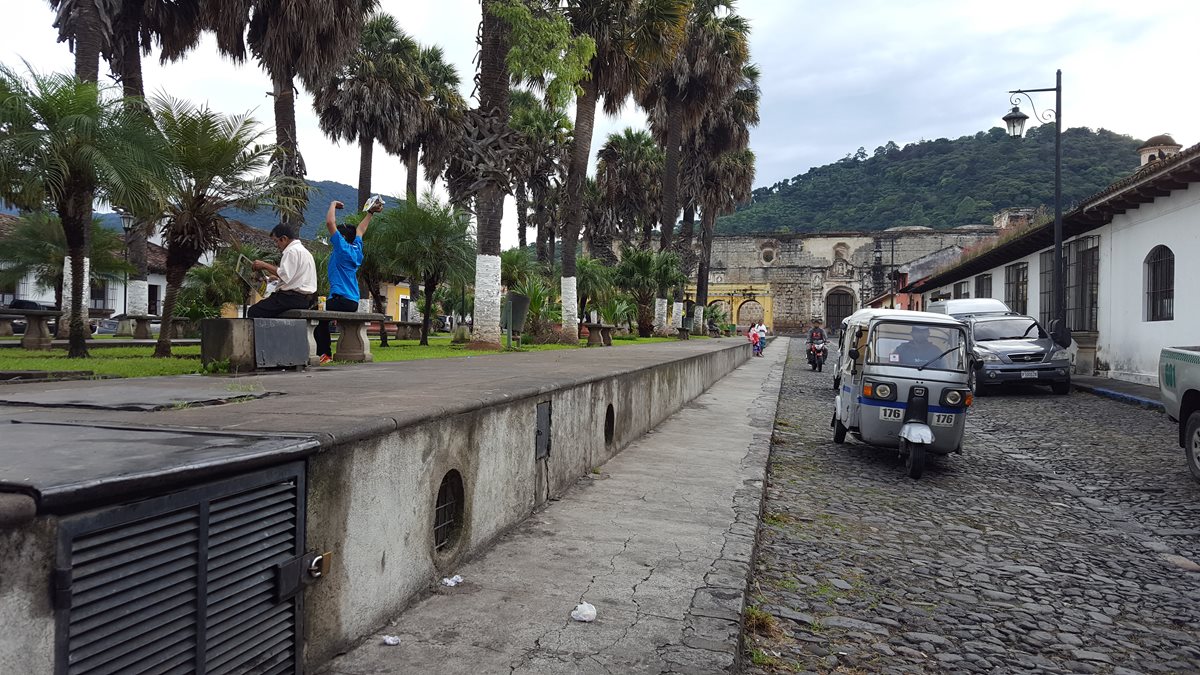 El tanque de la Unión luce sin ventas de comida luego del desalojo por parte de la comuna. (Foto Prensa Libre: Julio Sicán)