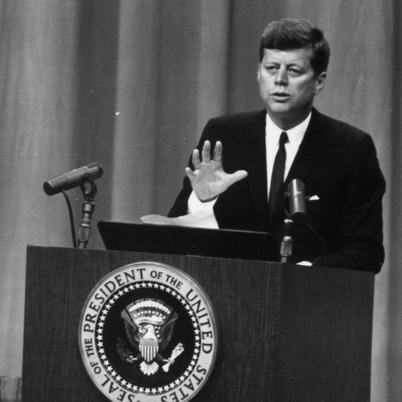 El entonces presidente de EE.UU., John F. Kennedy, había dejado clara su disposición de ir a la guerra para defender Berlín occidental. GETTY IMAGES