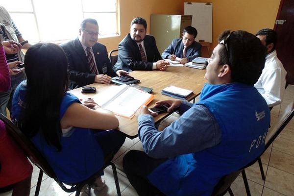 Comisión del  IGSS recibe quejas de pacientes a través de la PDH, en Jalapa. (Foto Prensa Libre: Hugo Oliva)