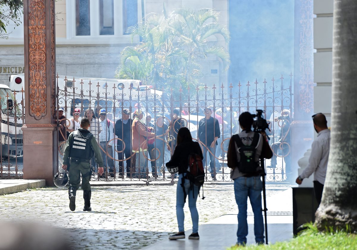En el contexto de la crisis en Venezuela, un grupo armado irrumpió esta mañana en el edificio de la Asamblea Nacional.