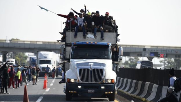 Casi 7.500 migrantes han llegado a la frontera entre México y EE. UU. en las últimas semanas. GETTY IMAGES