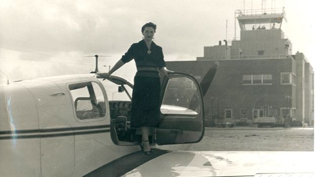 Foto de Margot Duhalde de 1953. Foto cortesía del Museo Nacional Aeronáutico y del Espacio de Chile.