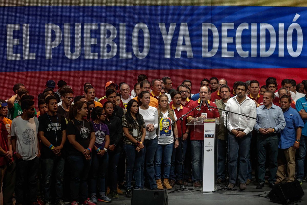 Líderes de la oposición se pronuncian sobre el plebiscito. (Foto Prensa Libre: EFE)