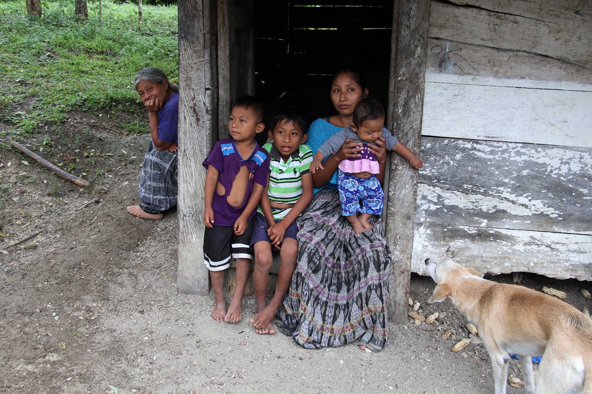 Claudia Maquin, madre de Jakelin, y su familia, viven en extrema pobreza.(Foto Prensa Libre: Eduardo Sam Chun)