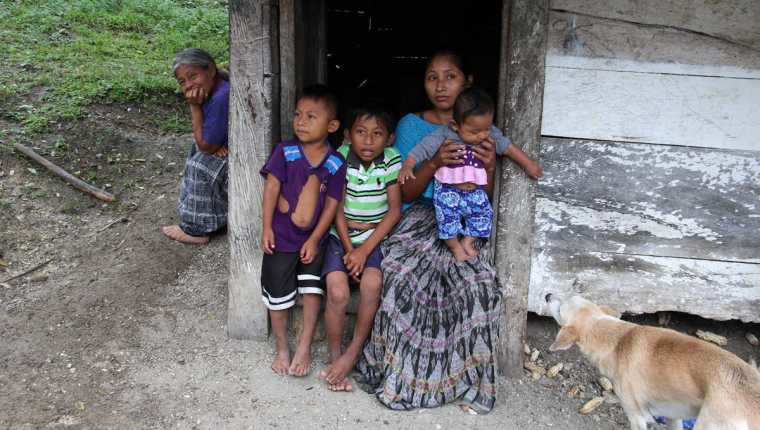 Claudia Maquin, madre de Jakelin, y su familia, viven en extrema pobreza.(Foto Prensa Libre: Eduardo Sam Chun)