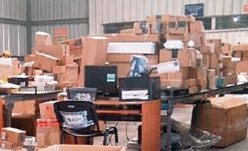 Paquetes de aduana aérea en las bodegas de Combex. (Foto Prensa Libre: Hemeroteca PL)