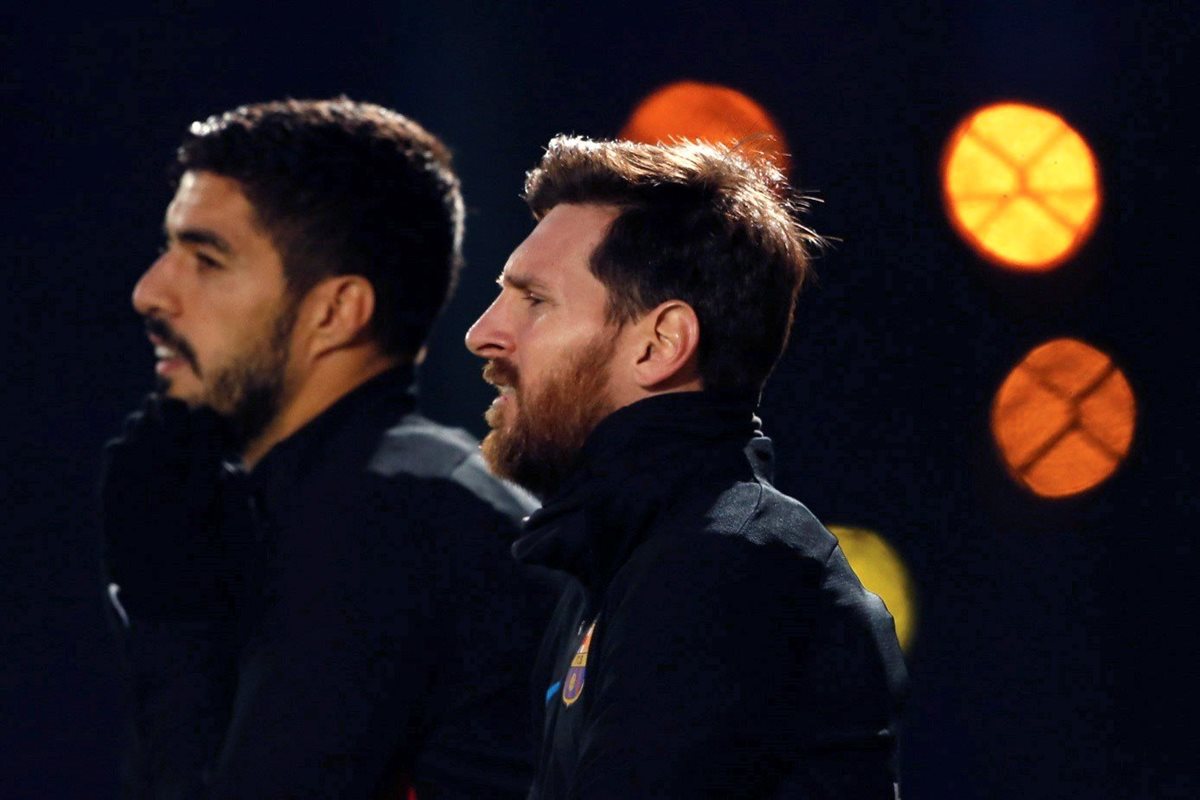 Los jugadores del FC Barcelona Lionel Messi (d) y Luis Suárez es una pareja explosiva en el ataque del Barsa. (Foto Prensa Libre: EFE)