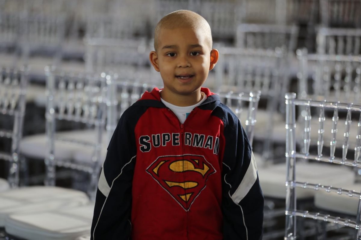 Ayuvi recibe donativo que aumenta esperanza de niños que sufren cáncer.