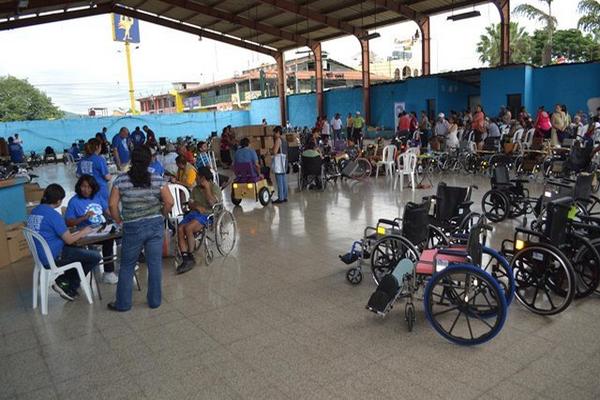 Entrega de donativo por la Asociación Refugios de Esperanza, en Sanarate, El Progreso. (Foto Prensa Libre: Hugo Oliva) <br _mce_bogus="1"/>