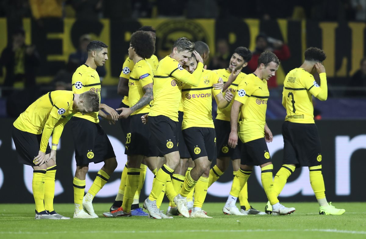 Así celebraron los jugadores del Borussia Dortmund. (Foto Prensa Libre: EFE)