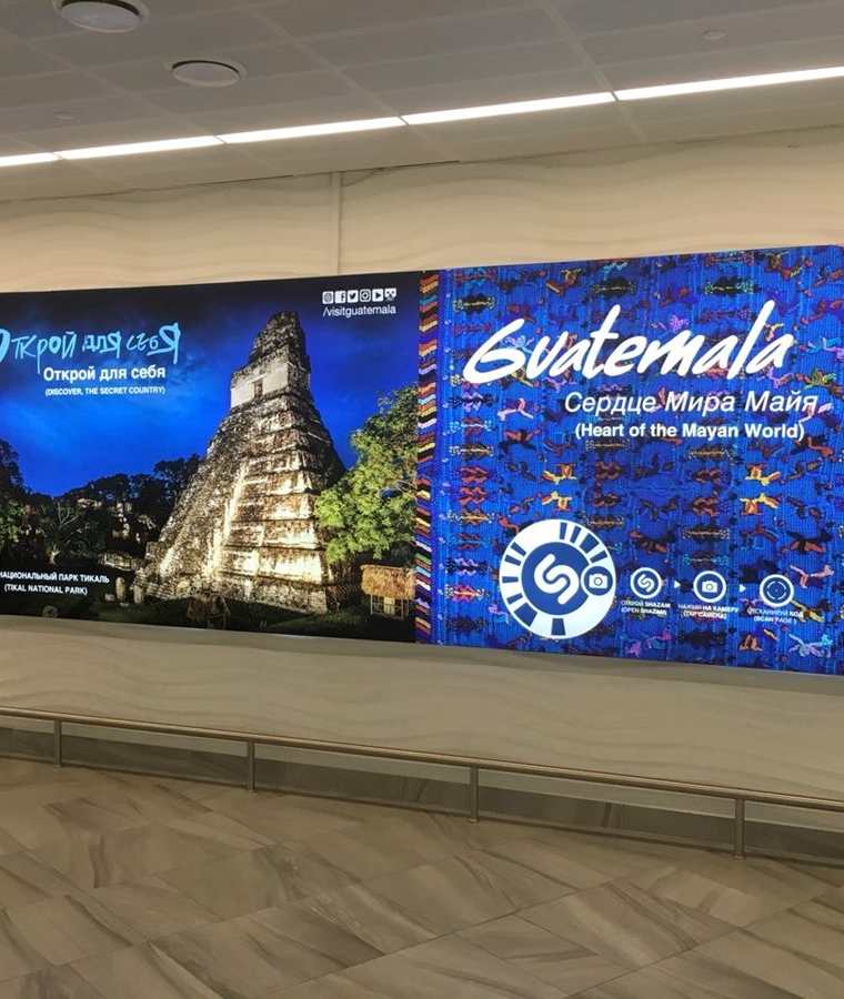 Publicidad de los destinos turísticos de Guatemala en el Aeropuerto de Kaliningrado, Rusia, según fotografía proporcionada por el Inguat para mostrar como es la campaña en varias ciudades de Rusia para atraer turistas al país. (Foto, Prensa Libre: Inguat).