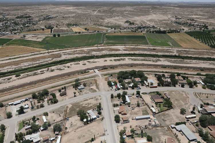 Frontera entre México y Estados Unidos, en El Paso, Texas, donde se encuentra el campamento.