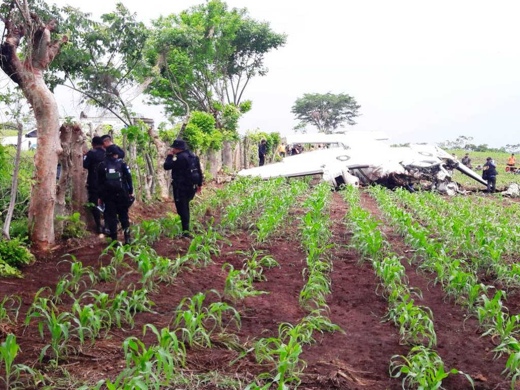 La matrícula que llevaba la avioneta siniestrada pertenece a otra aeronave, dijo una fuente de Aeronáutica.