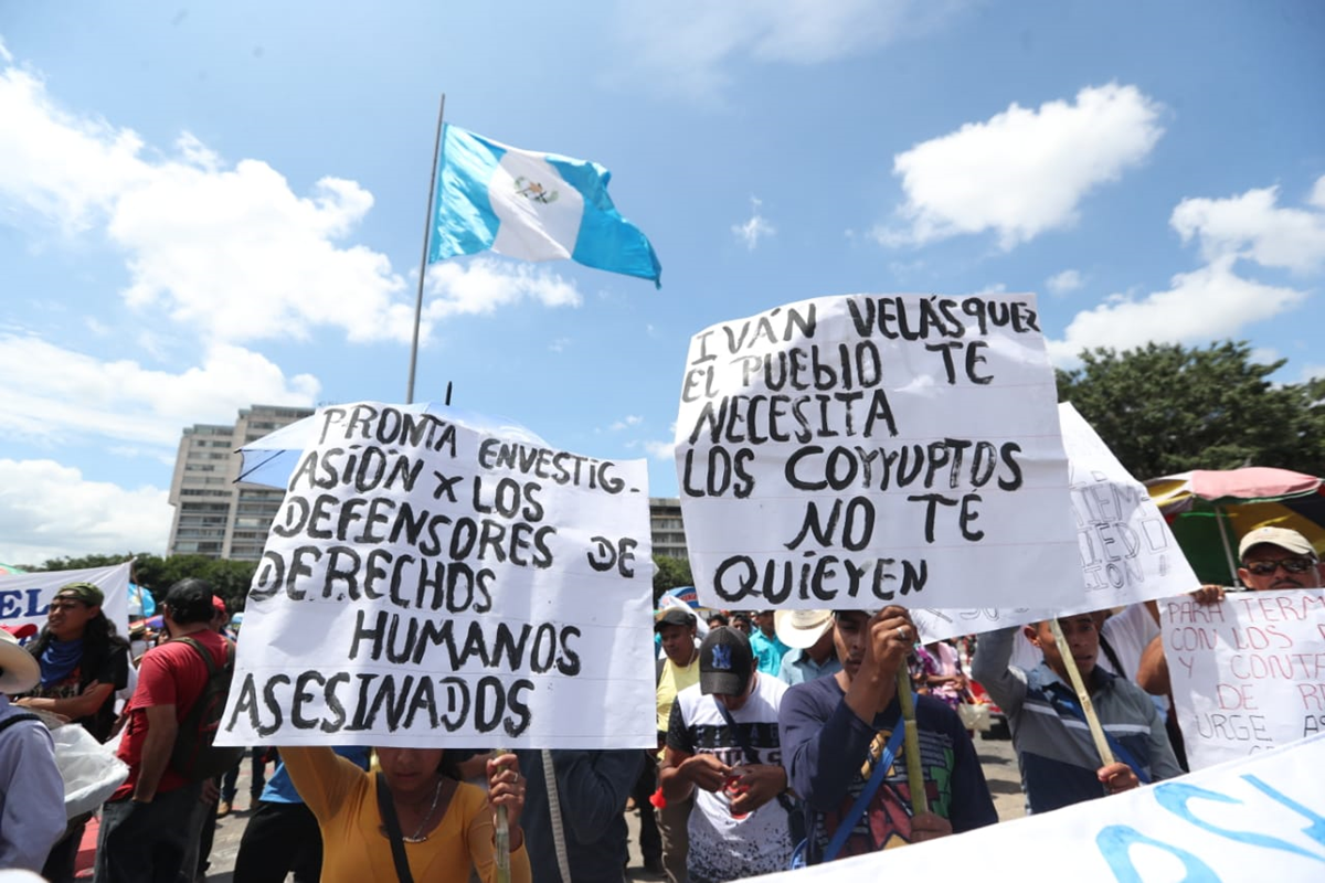 Los manifestantes protestaron en contra de Jimmy Morales y a favor del titular de la Cicig, Iván Velásquez. (Foto Prensa Libre: Érick Ávila)