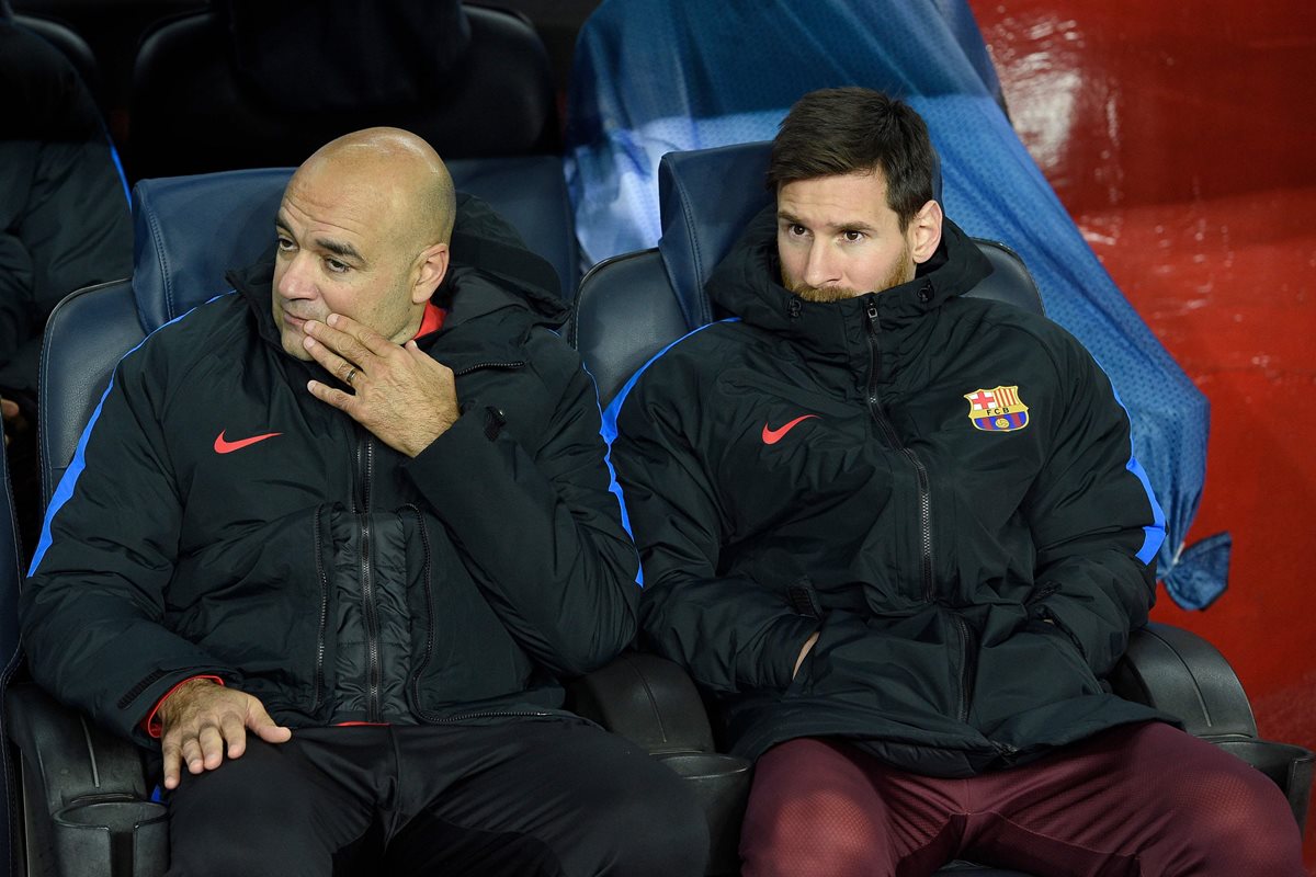 El argentino Lionel Messi observó el partido desde el banquillo.